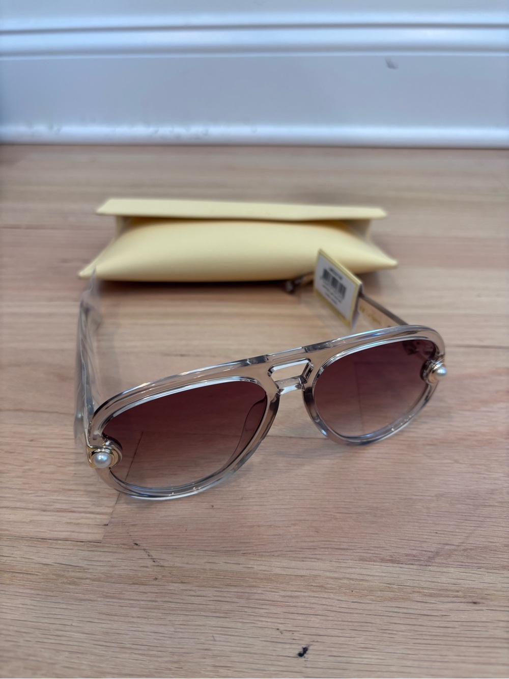Le Specs x Missoma Jupiter Link Sunglasses in clear crystal colorway new in case